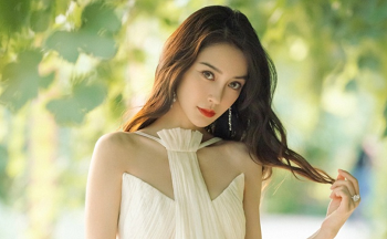 Angela thỏa mãn đam mê cùng dàn trai Nhật