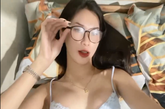 Em trắng trẻo làm tim anh rộn ràng