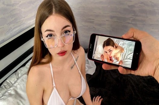 Một đêm đầy bí ẩn với cô em kế thích lừa dối